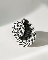 編織 杯墊: 黑白色