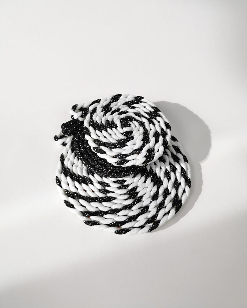 編織 杯墊: 黑白色